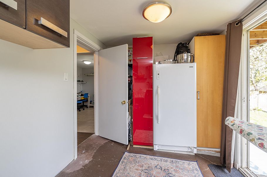 1119 Cloverley Street North Vancouver, BC - 35