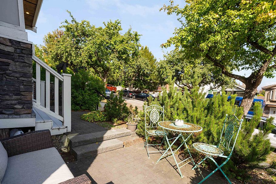 1382 E 17th Avenue Vancouver, BC - 22
