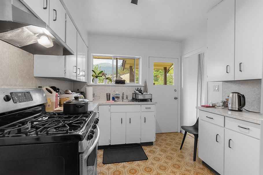 234 W St. James Road North Vancouver, BC - 20