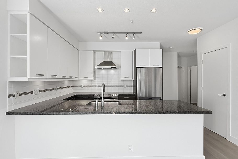 204 1273 Marine Drive North Vancouver, BC - 6