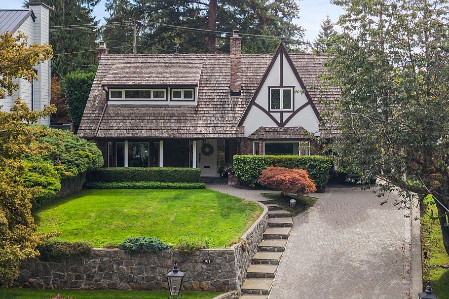 971 Canyon Boulevard North Vancouver, BC - 1