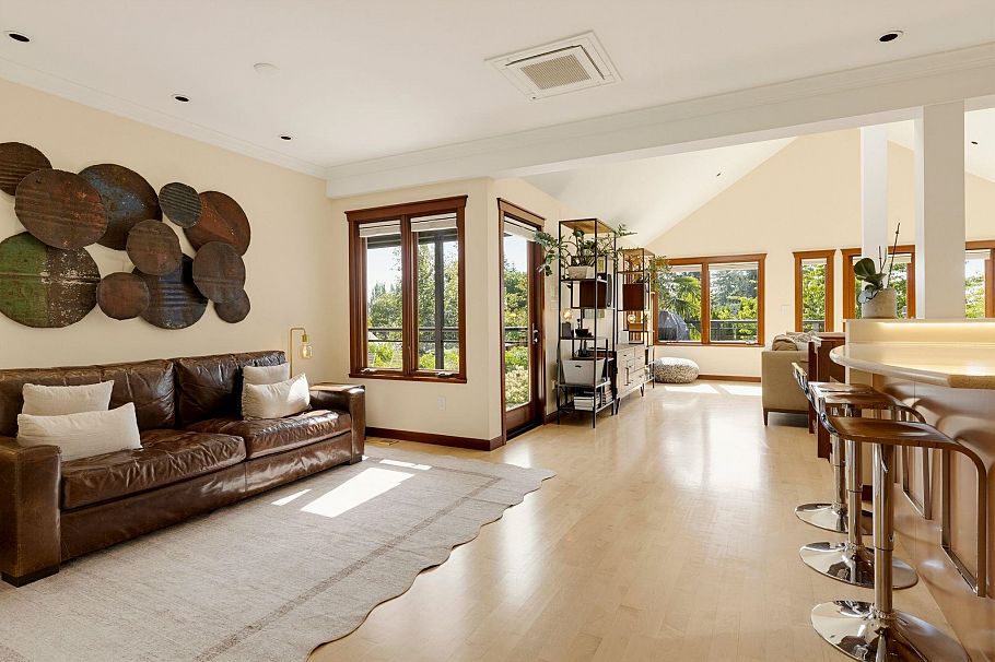 141 E Windsor Road North Vancouver, BC - 11