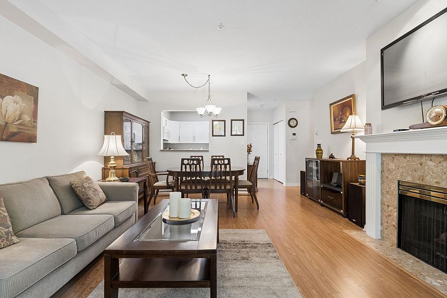 304 2059 Chesterfield Avenue North Vancouver, BC - 4