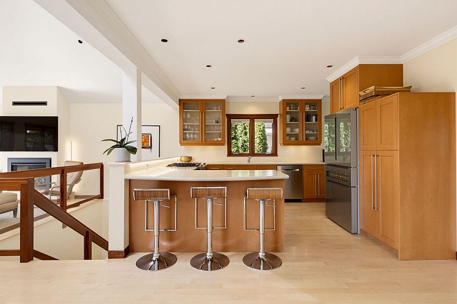 141 E Windsor Road North Vancouver, BC - 18