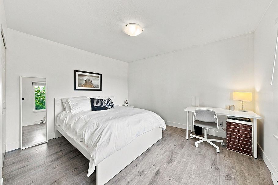 300 E 25th Street North Vancouver, BC - 15