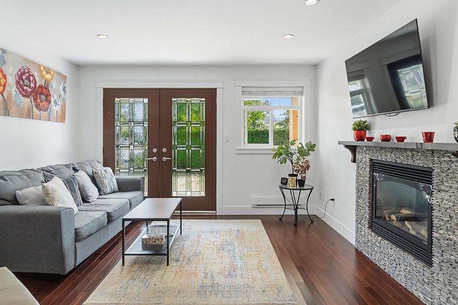 318 W 18th Street North Vancouver, BC - 26