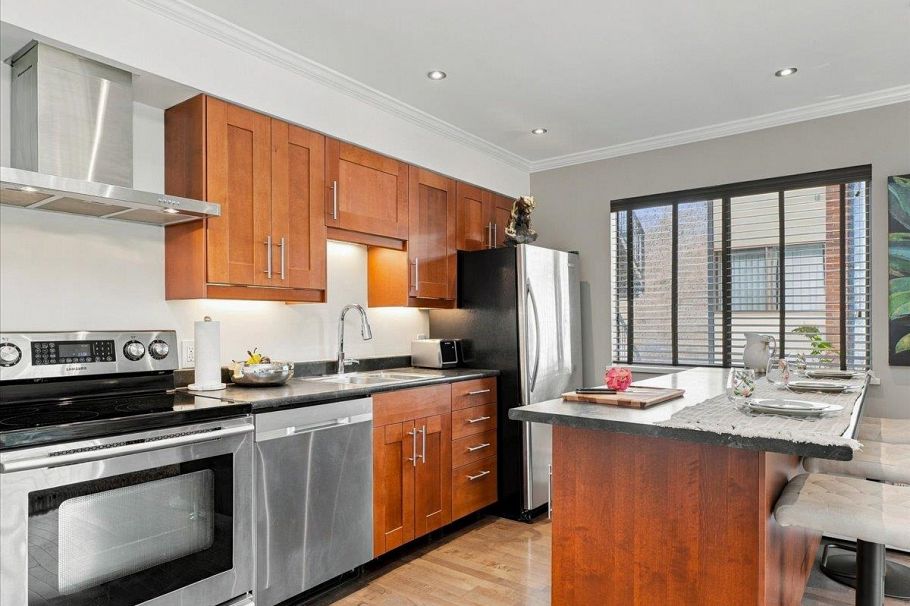 6 137 E 5th Street North Vancouver, BC - 5