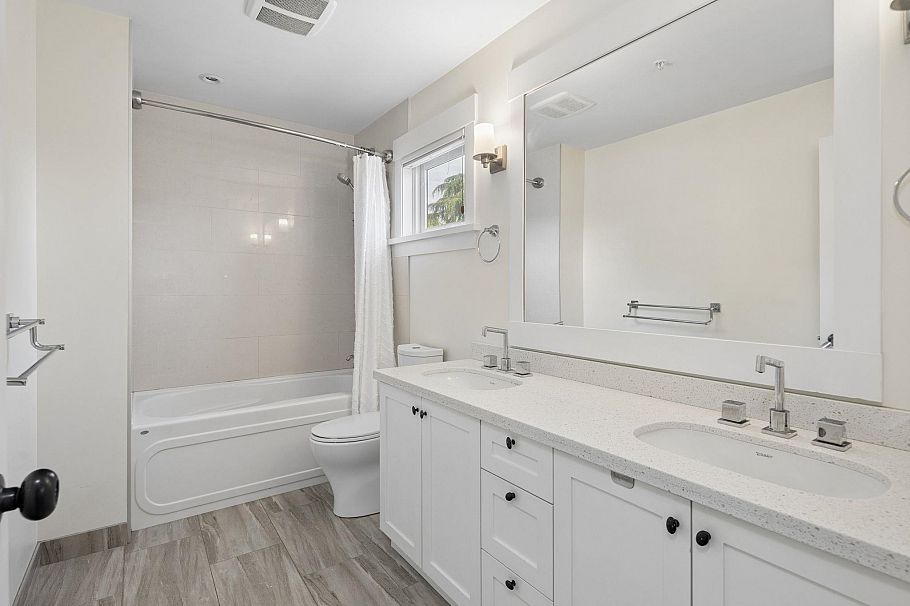 3541 W 8th Avenue Vancouver, BC - 24