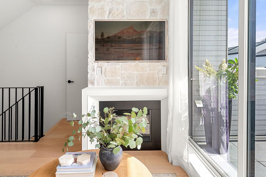 224 650 E 2nd Street North Vancouver, BC - 3