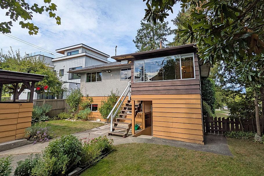 492 Aubrey Place Vancouver, BC - 29