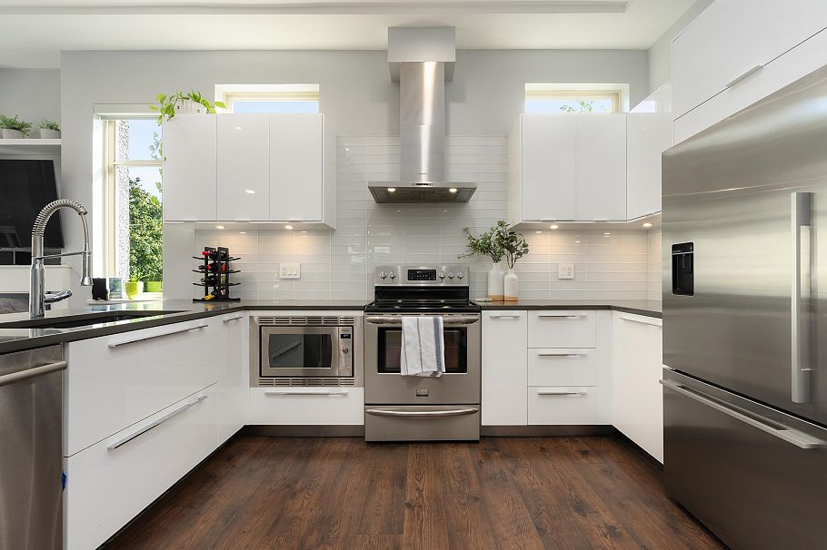 1382 E 17th Avenue Vancouver, BC - 2