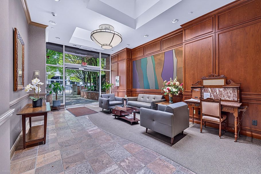 213 5770 Oak Street Vancouver, BC - 2