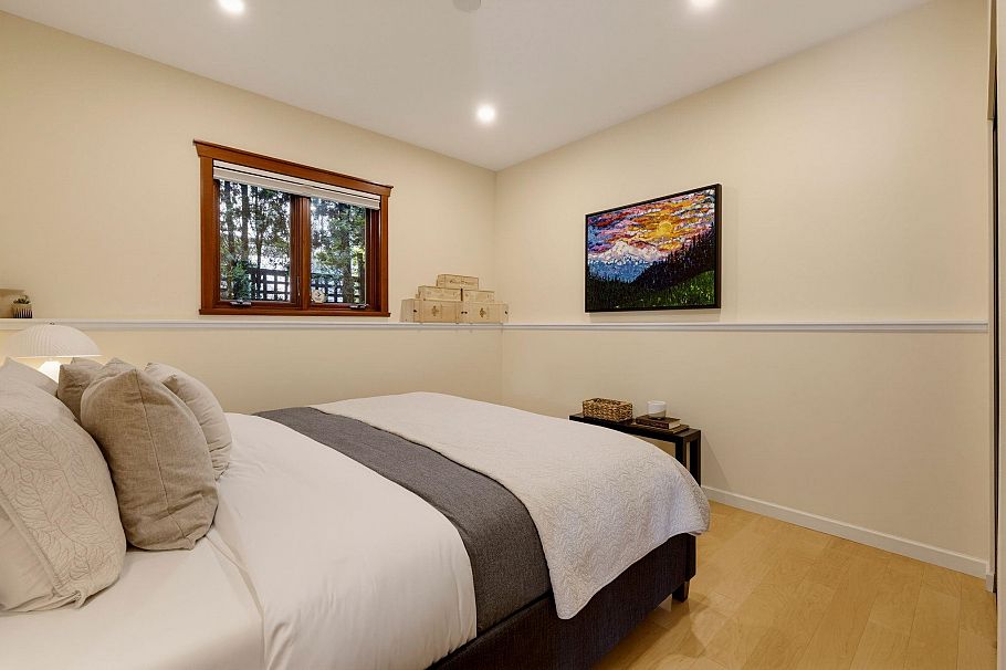 141 E Windsor Road North Vancouver, BC - 31