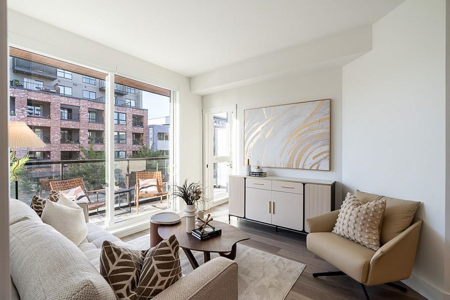 202 422 Lakewood Drive Vancouver, BC - 1