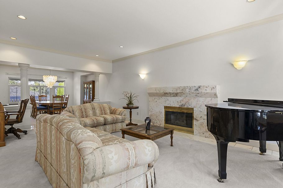 2677 W 34th Avenue Vancouver, BC - 9