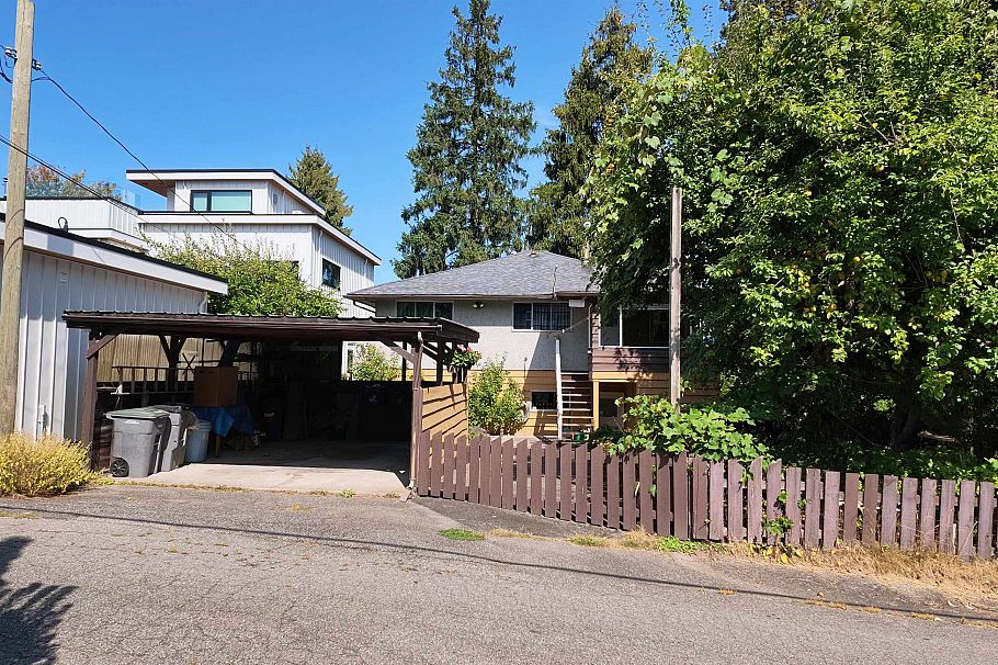 492 Aubrey Place Vancouver, BC - 34