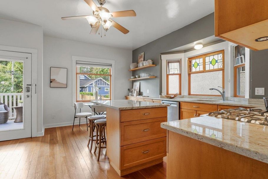308 E 23rd Avenue Vancouver, BC - 10