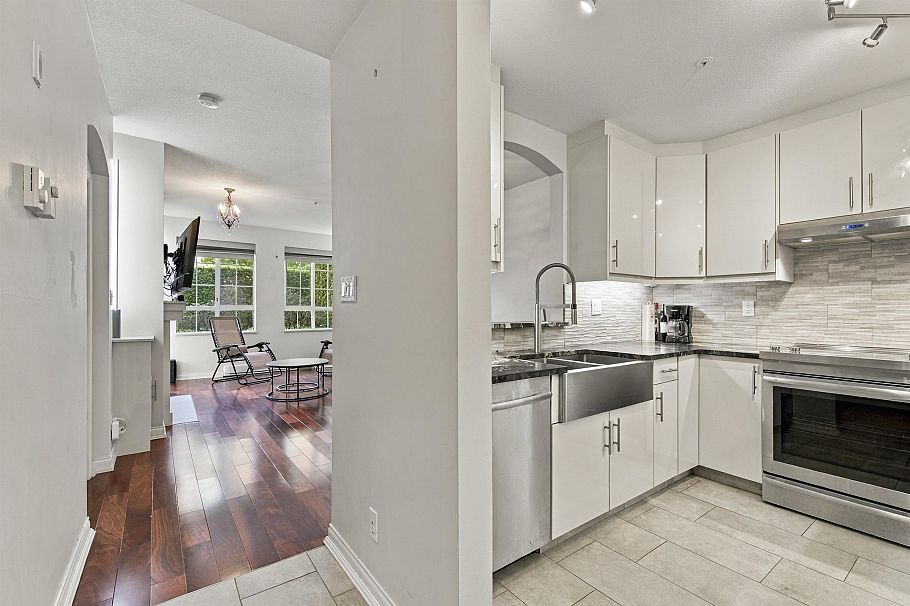 109 5835 Hampton Place Vancouver, BC - 2