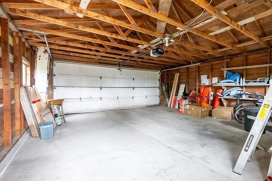 234 W St. James Road North Vancouver, BC - 23