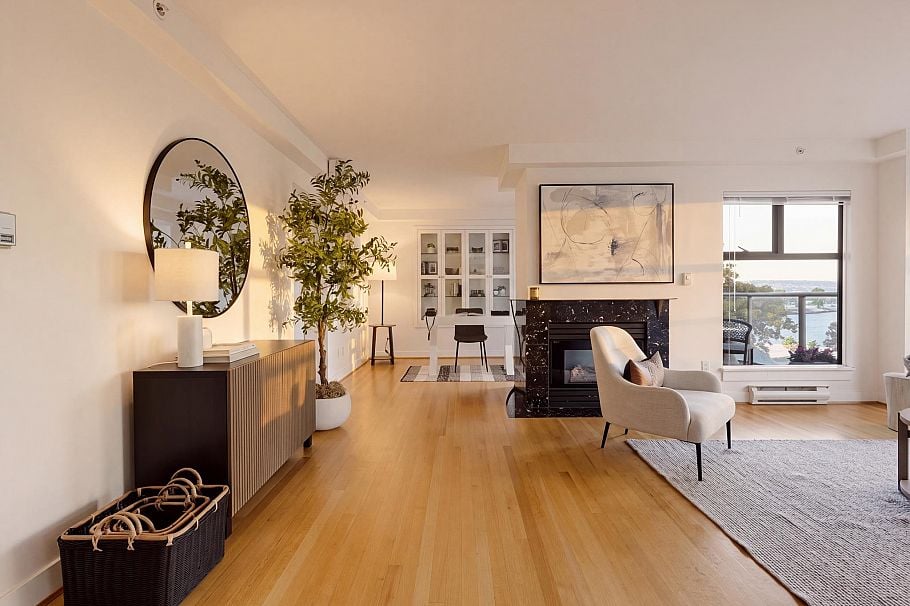 300 1410 Bute Street Vancouver, BC - 4