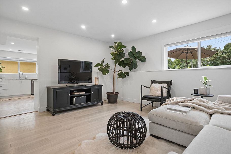 2780 E 8th Avenue Vancouver, BC - 3