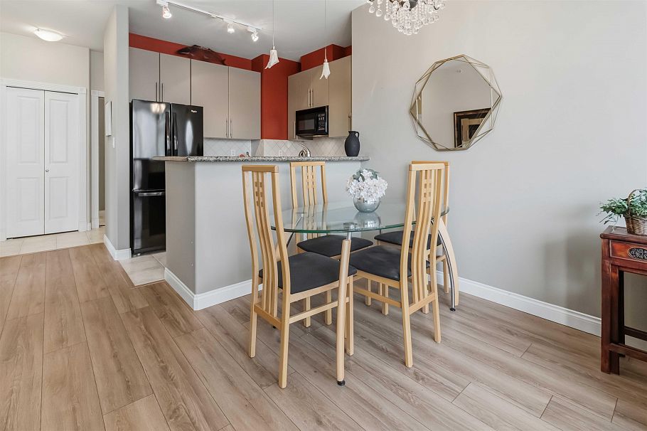 405 160 E 13th Street North Vancouver, BC - 8