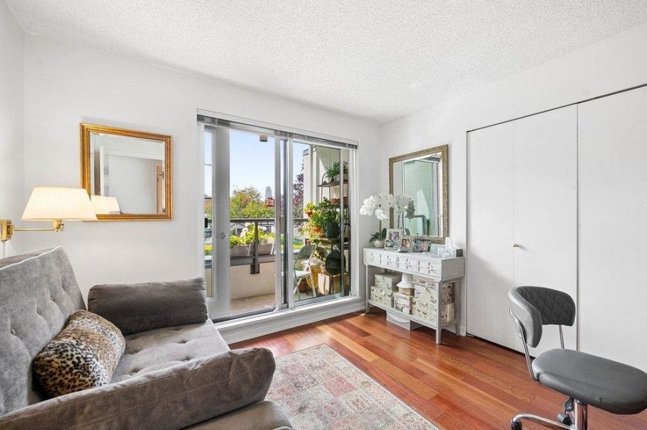 215 456 Moberly Road Vancouver, BC - 3