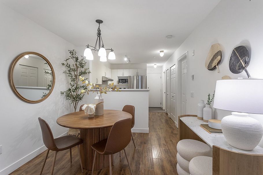 104 688 E 16th Avenue Vancouver, BC - 5