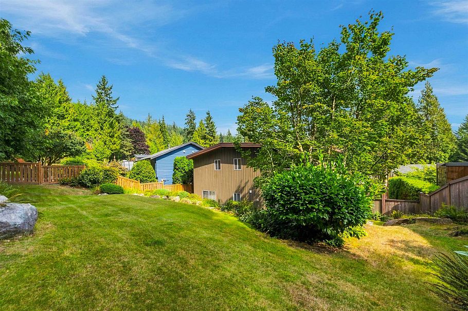 3773 Regent Avenue North Vancouver, BC - 27