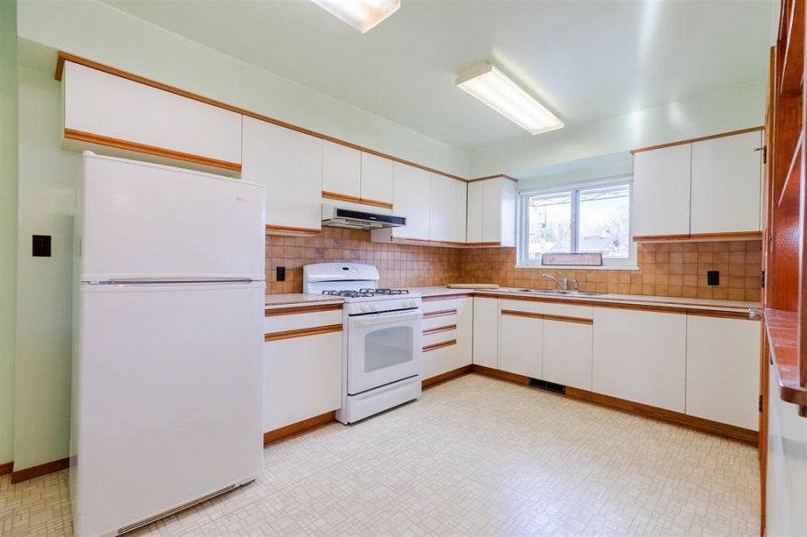 5482 Rhodes Street Vancouver, BC - 29