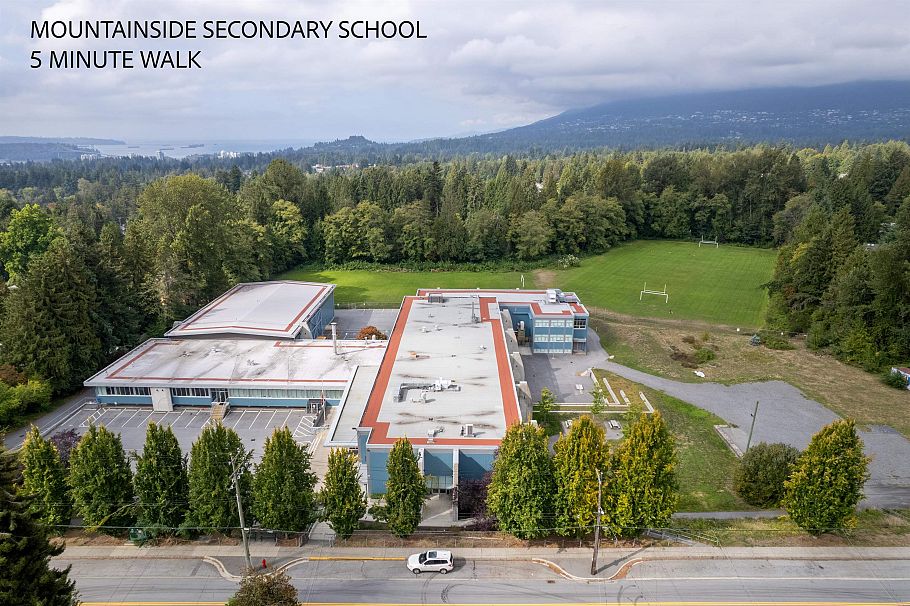 234 W St. James Road North Vancouver, BC - 29