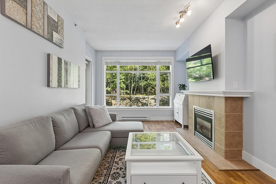 321 3600 Windcrest Drive North Vancouver, BC - 2