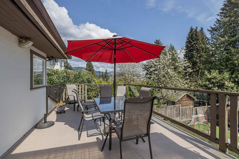 1119 Cloverley Street North Vancouver, BC - 19