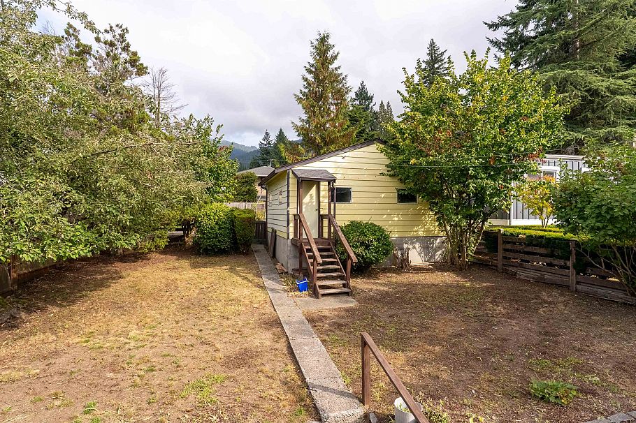 234 W St. James Road North Vancouver, BC - 12