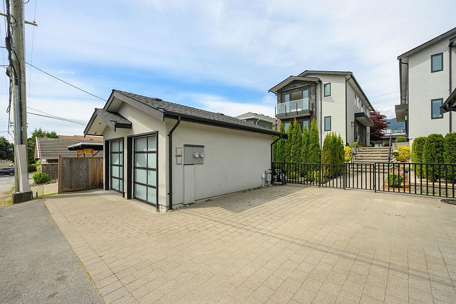 3 215 E 21st Street North Vancouver, BC - 34