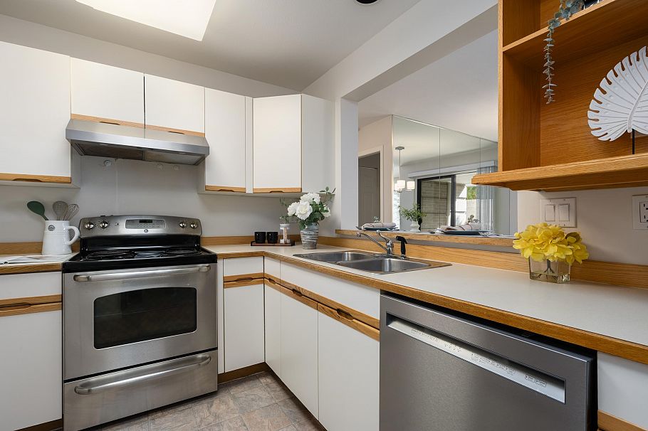 E106 628 W 12th Avenue Vancouver, BC - 12