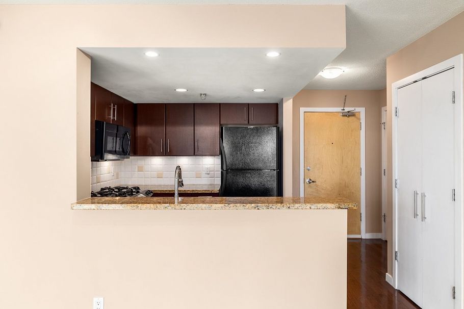 803 120 Milross Avenue Vancouver, BC - 4