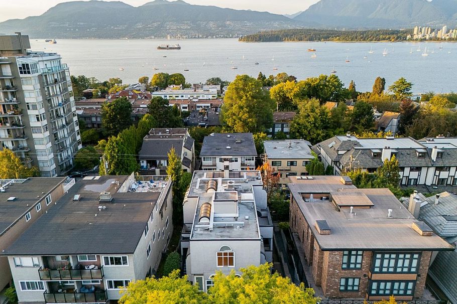 2445 W 1st Avenue Vancouver, BC - 27