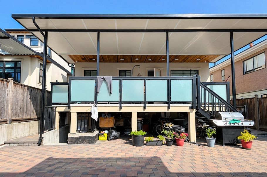 426 E 63 Avenue Vancouver, BC - 1