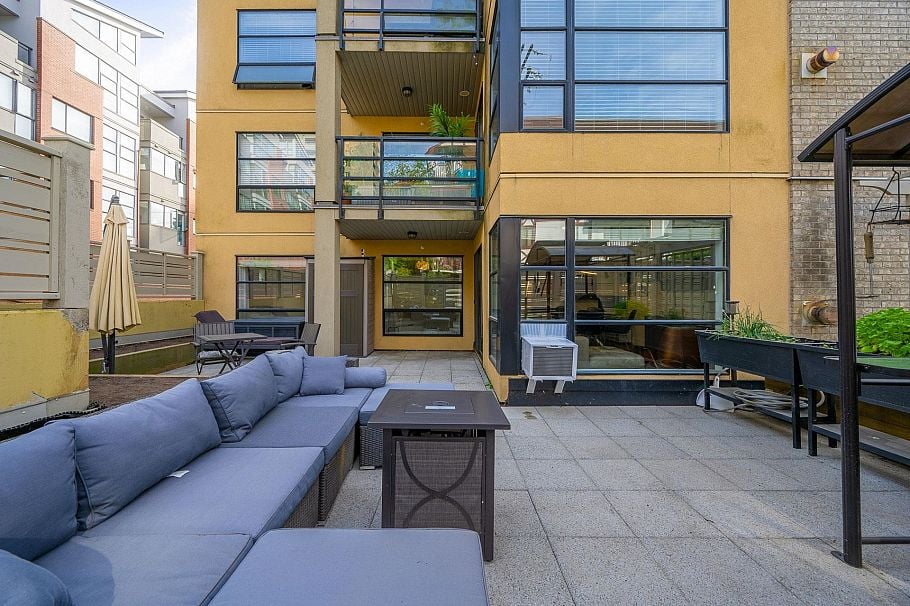 204 124 W 3rd Street North Vancouver, BC - 1
