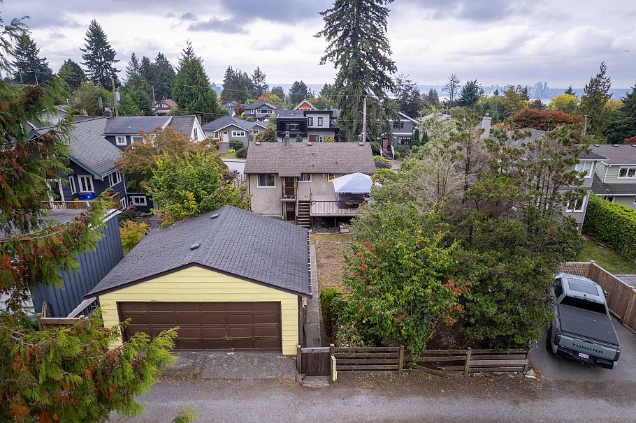 234 W St. James Road North Vancouver, BC - 36