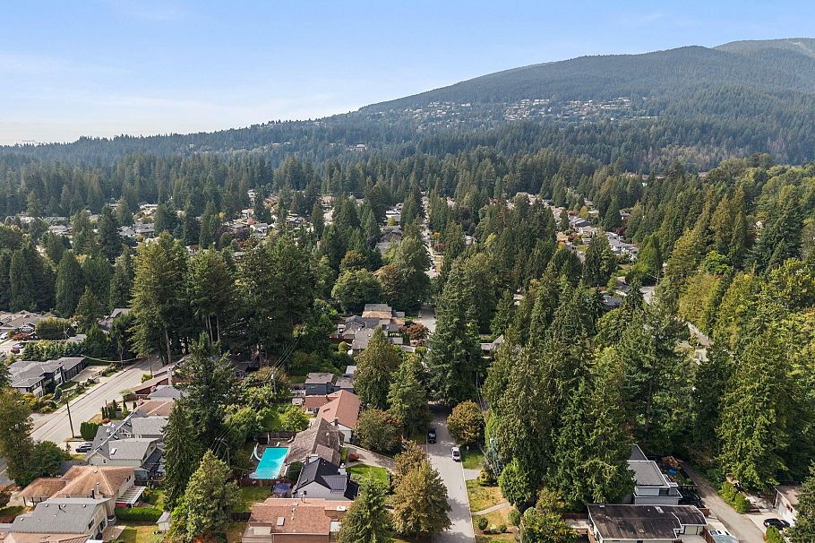971 Canyon Boulevard North Vancouver, BC - 39