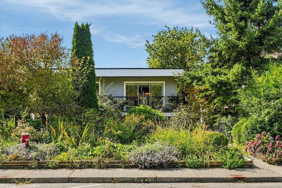 6 137 E 5th Street North Vancouver, BC - 2