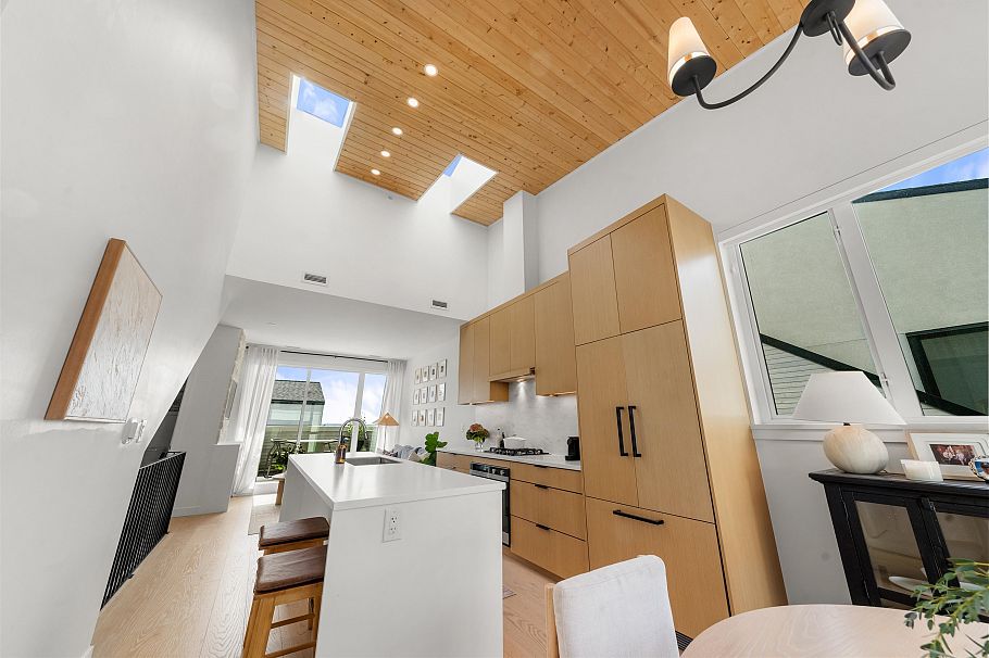 224 650 E 2nd Street North Vancouver, BC - 10