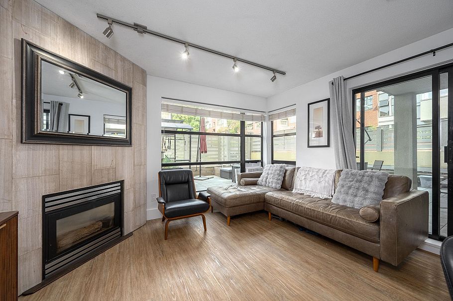 204 124 W 3rd Street North Vancouver, BC - 4