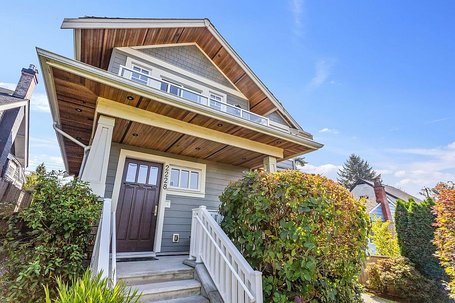 2228 Mahon Avenue North Vancouver, BC - 2