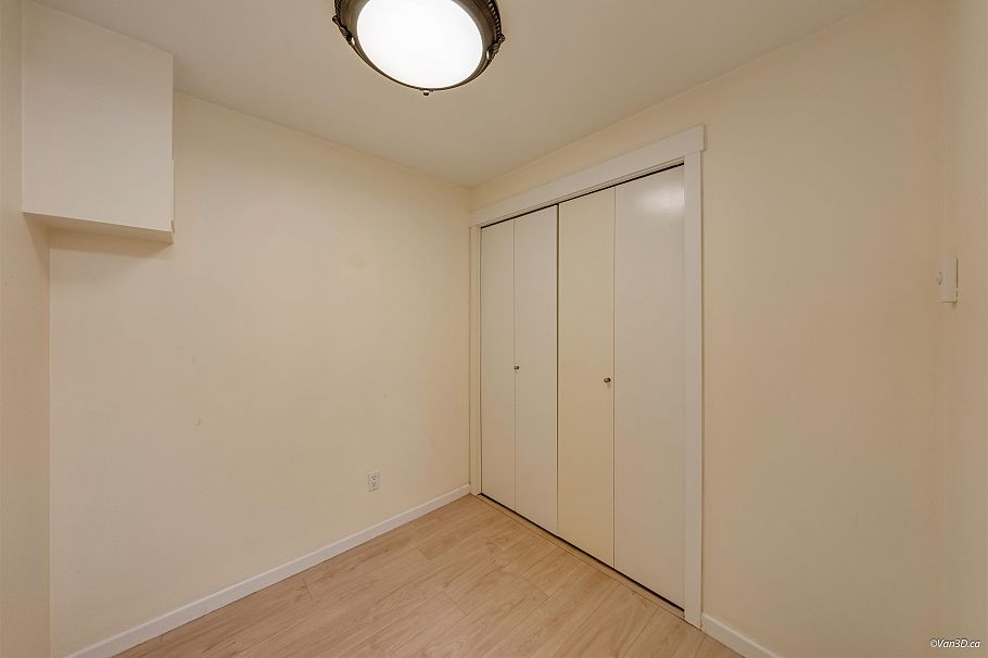 989 W 38th Avenue Vancouver, BC - 2
