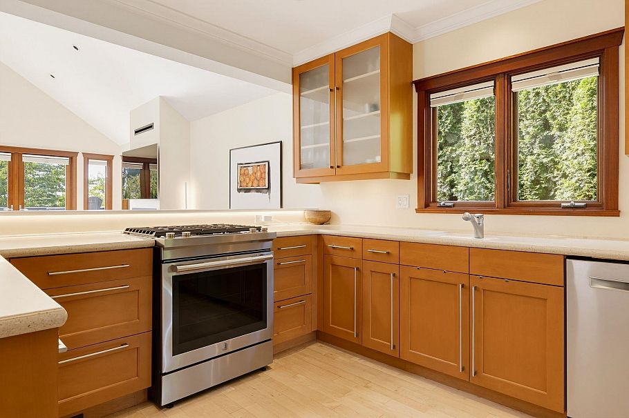 141 E Windsor Road North Vancouver, BC - 20