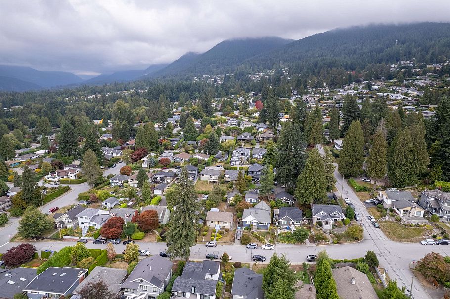 234 W St. James Road North Vancouver, BC - 32