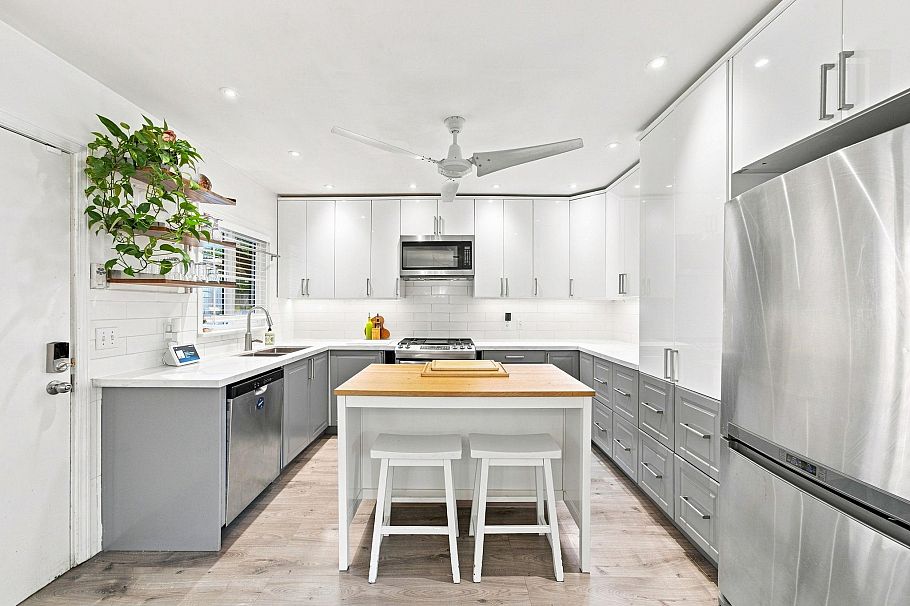 300 E 25th Street North Vancouver, BC - 7